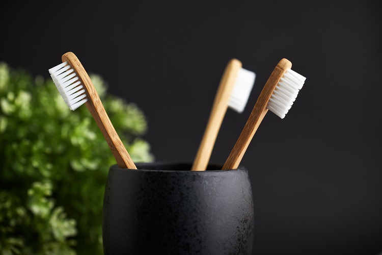 Cách làm sạch và giữ vệ sinh bàn chải đánh răng